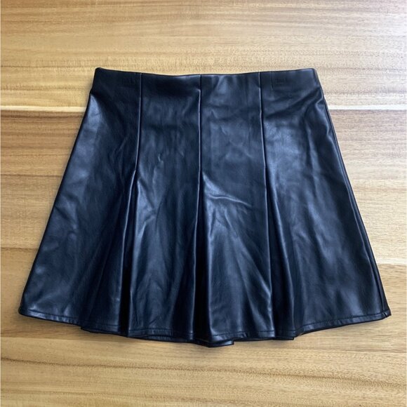 Art Class Junior Girls Black Faux Leather Pleated Skirt Size Large (10/12) - Picture 2 of 7